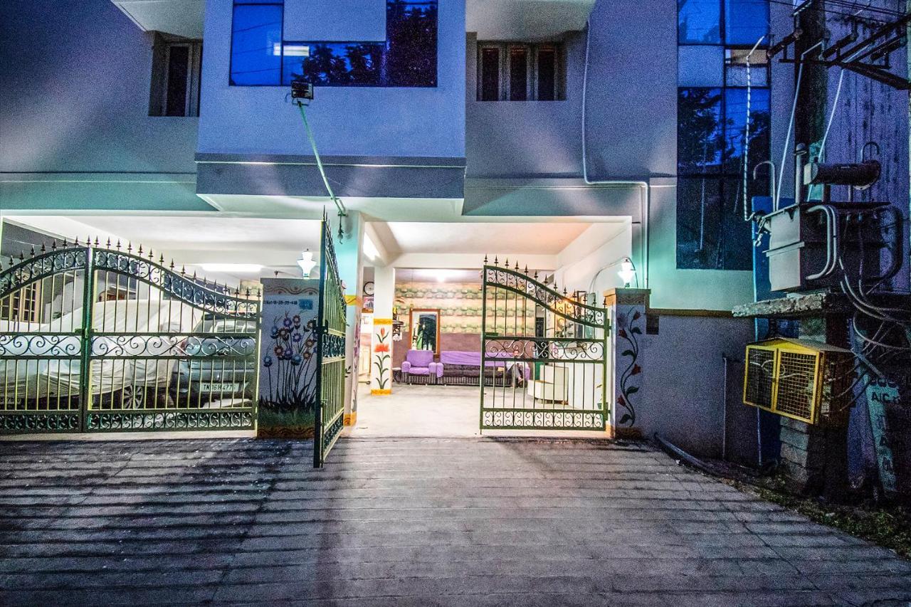 Fabhotel Aditya Yatri Nivas - Nr Railway Station
